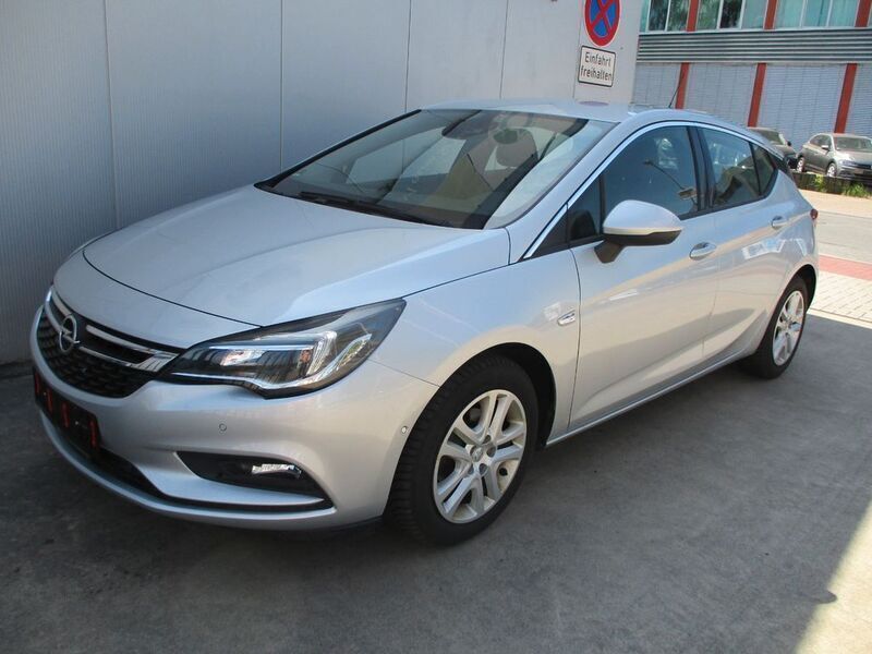 Silber Gebraucht 2019 Opel Astra Innovation Limousine | 9.970 € (Guter Preis) - Bild 1/4
