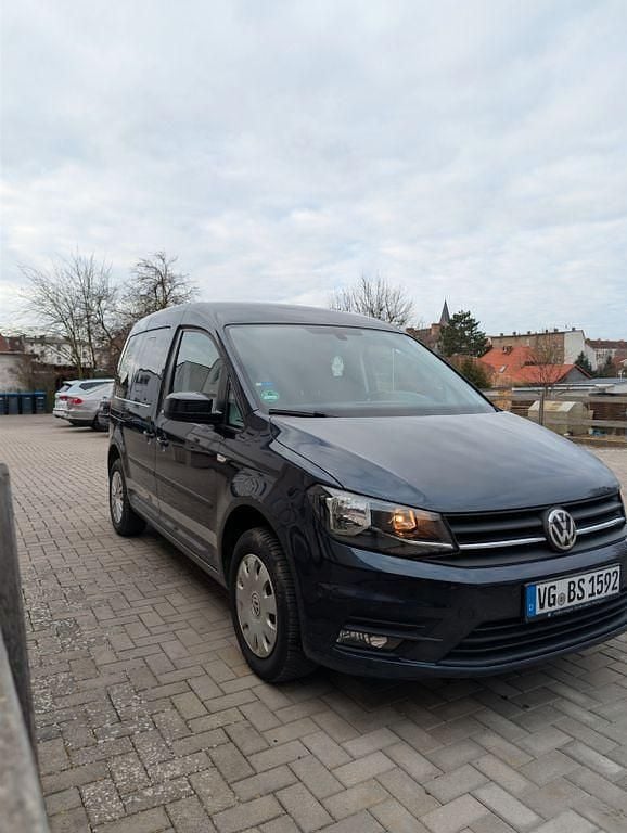 Gebraucht VW Caddy Beach 102 PS (75 kW) 2016 Blau Van / Kleinbus