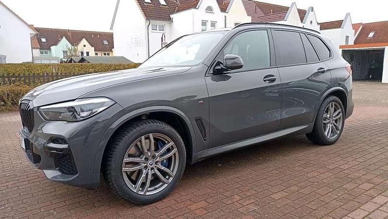 Grau Gebraucht 2023 BMW X5 M50 Sport Line SUV | 80.000 € (Teuer) - Bild 1/4