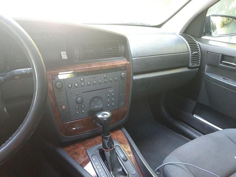 Silber Gebraucht 2004 Opel Omega Edition Limousine | 2.600 € (Fairer Preis) - Bild 1/4