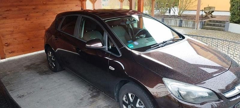 Gebraucht Opel Astra Edition 140 PS (102 kW) 2012 Braun Limousine