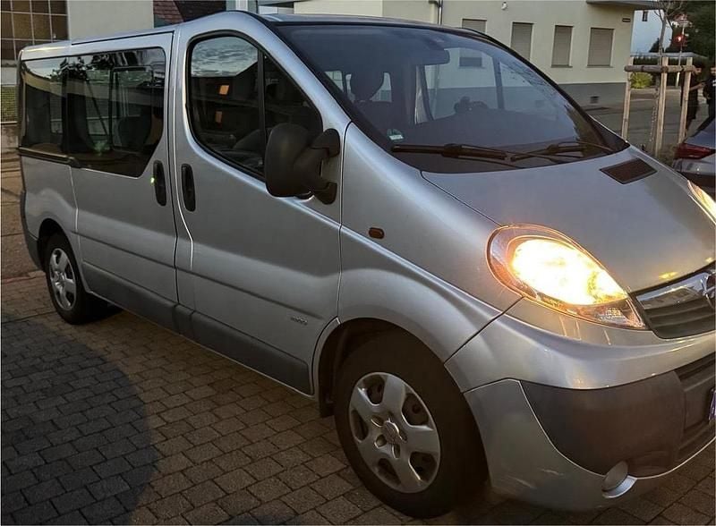 Silber Gebraucht 2008 Opel Vivaro Van | 4.200 € (Fairer Preis) - Bild 1/4