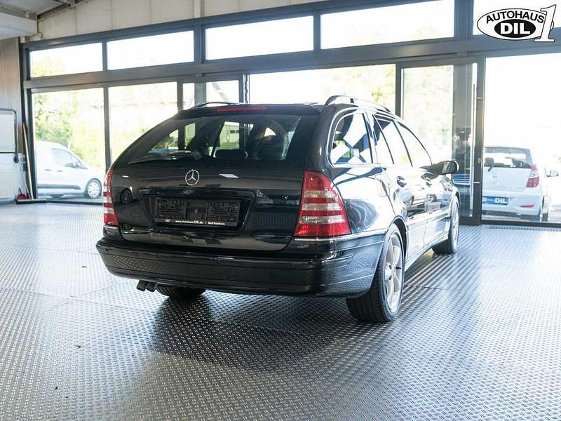 Gebraucht Mercedes C220 150 PS (110 kW) 2007 Obsidianschwarz  metalliclack (metallic) Kombi