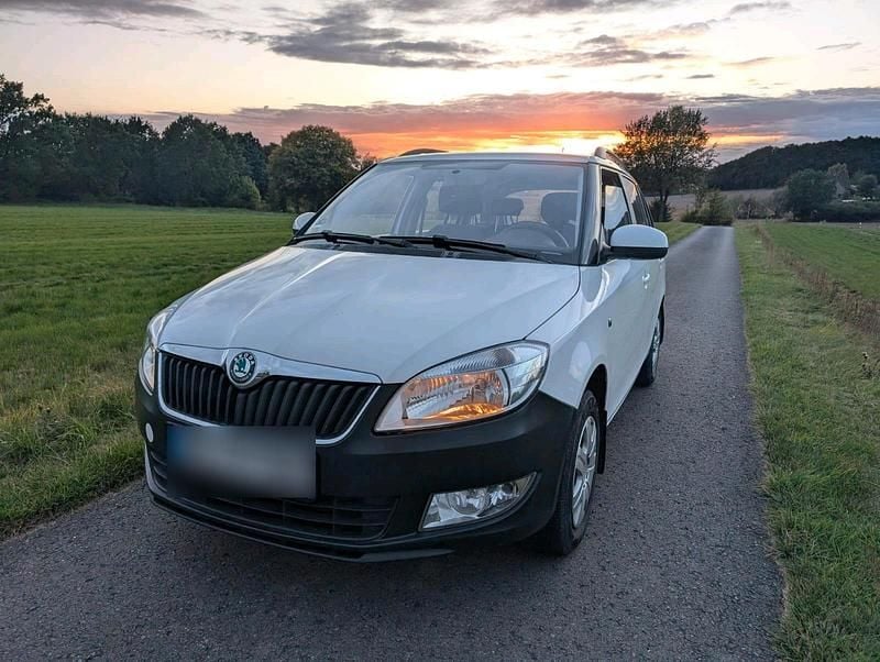 Gebraucht Skoda Fabia 64 PS (47 kW) 2011 Weiß Kombi