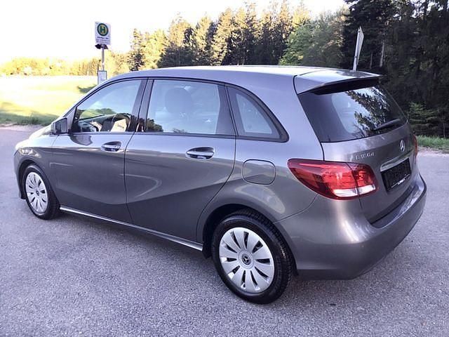 Gebraucht Mercedes B180 109 PS (80 kW) 2017 Grau Van / Kleinbus