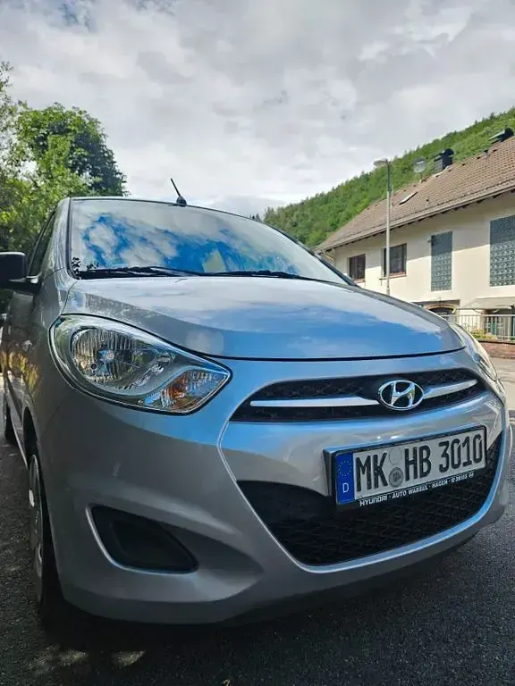 Gebraucht Hyundai i10 Style 69 PS (50 kW) 2011 Silber Kleinwagen
