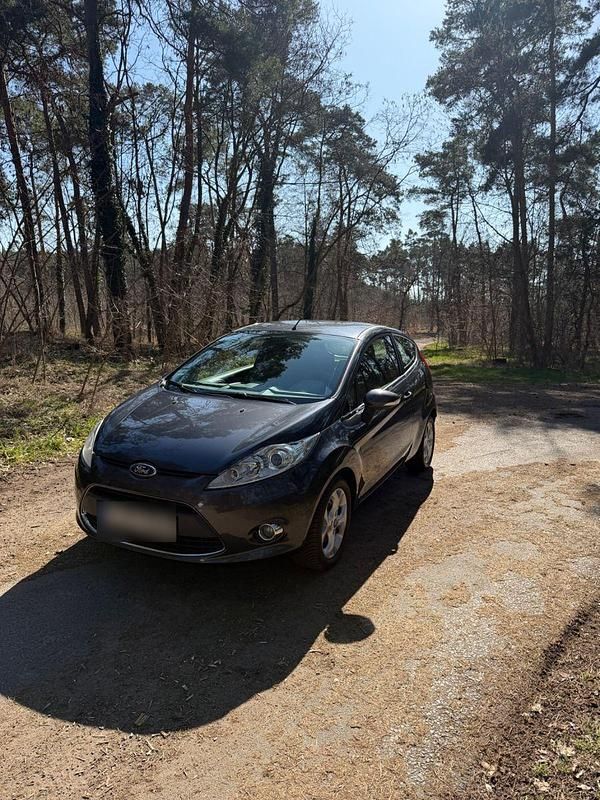 Gebraucht Ford Fiesta 97 PS (71 kW) 2010 Grau Kleinwagen