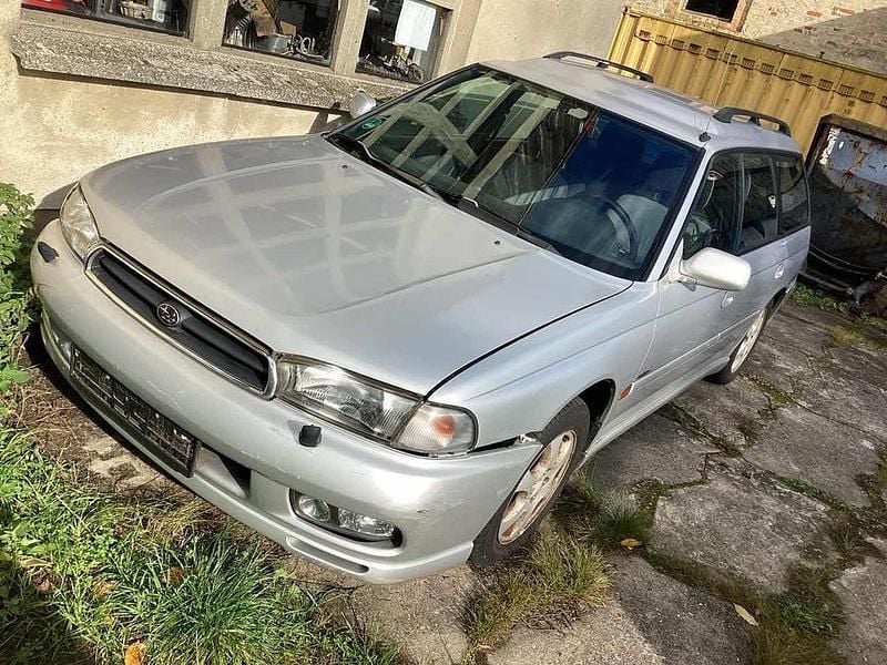 Brilliantsilber Gebraucht 1998 Subaru Legacy Kombi | 1.000 € - Bild 1/4
