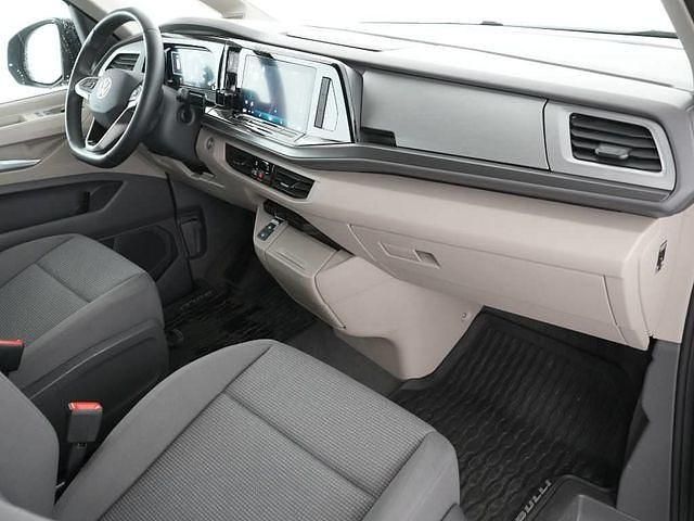 Second-hand VW Multivan Basis 150 CP (110 kW) 2025 Negru Monovolum