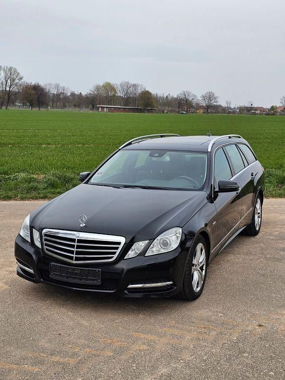 Gebraucht Mercedes E350 Elegance 265 PS (194 kW) 2010 Schwarz Limousine