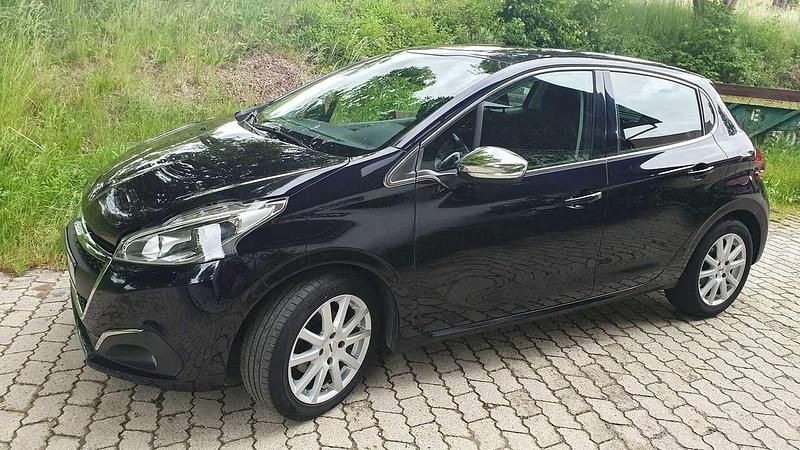 Blau Gebraucht 2016 Peugeot 208 Allure Kleinwagen | 5.800 € (Guter Preis) - Bild 1/4