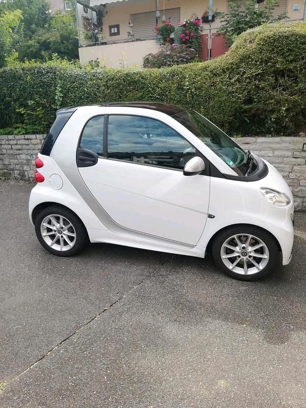Weiß Gebraucht 2014 Smart ForTwo Coupé Kleinwagen | 6.500 € (Fairer Preis) - Bild 1/4