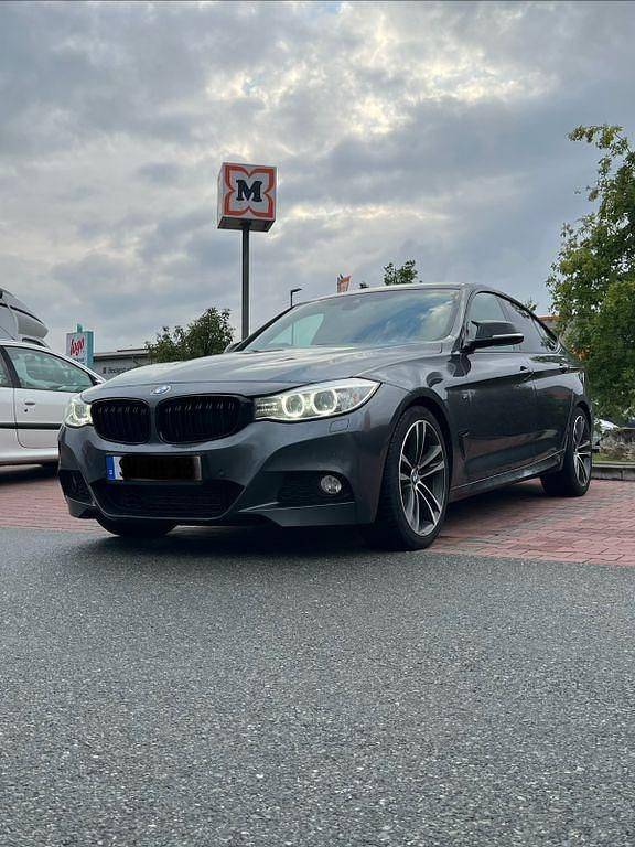 Grau Gebraucht 2016 BMW 320 Gran Turismo M Sport Limousine | 13.300 € (Fairer Preis) - Bild 1/4