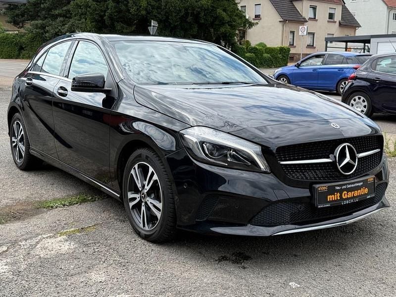 Schwarz Gebraucht 2018 Mercedes A180 Limousine | 17.999 € (Guter Preis) - Bild 1/4