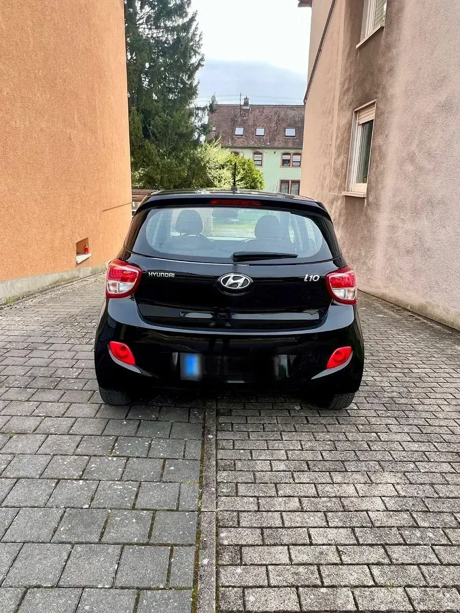 Gebraucht Hyundai i10 Classic 67 PS (49 kW) 2015 Schwarz Kleinwagen