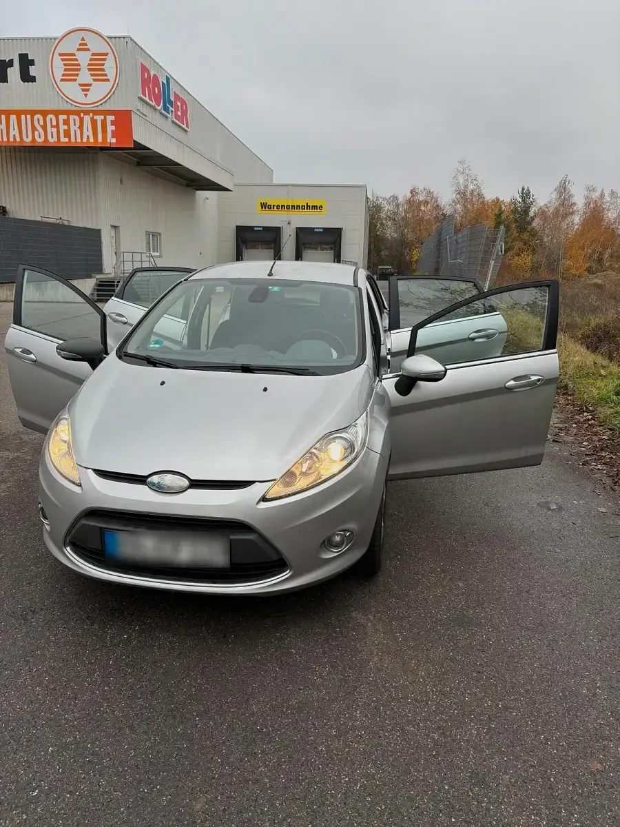 Usata Ford Fiesta 96 CV (70 kW) 2010 Argento Utilitaria