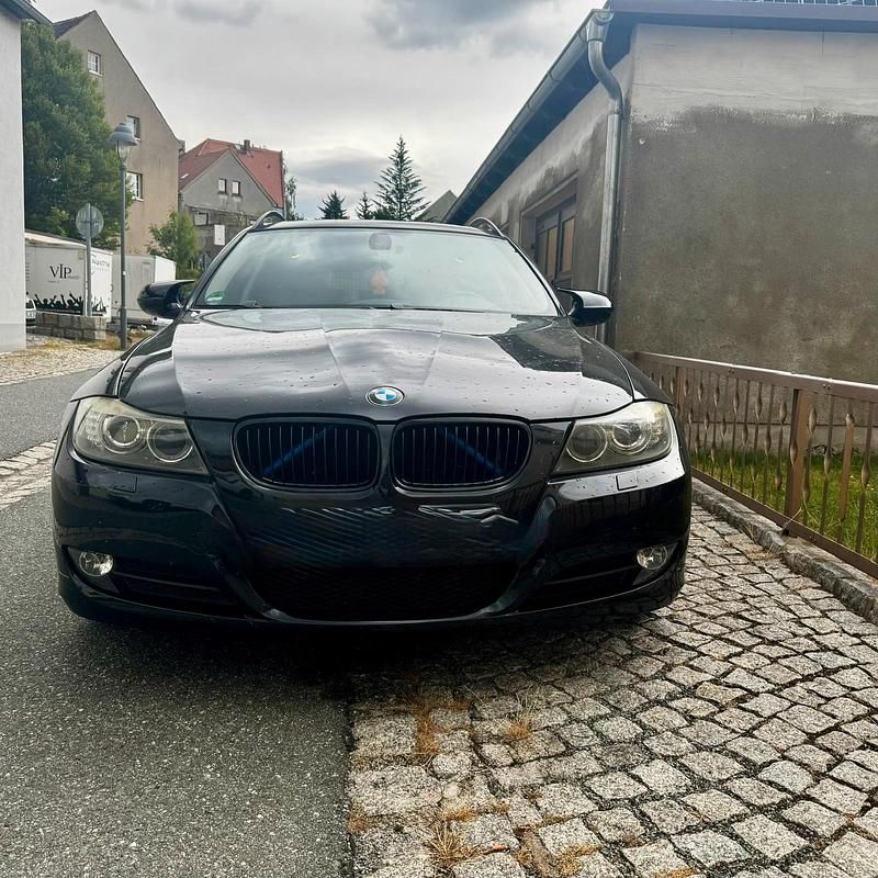 Gebraucht BMW 320 170 PS (125 kW) 2010 Schwarz Kombi