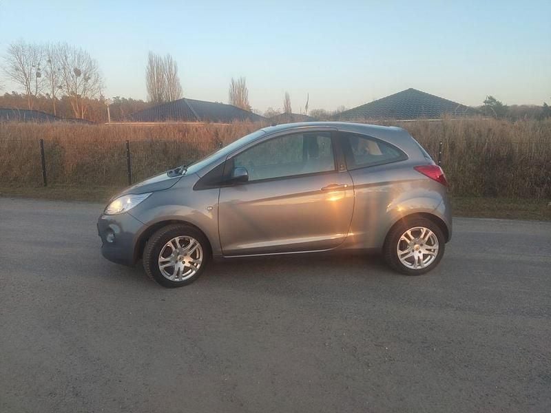 Gebraucht Ford Ka Titanium 69 PS (50 kW) 2012 Grau Kleinwagen