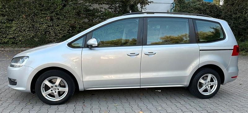 Second-hand VW Sharan 150 CP (110 kW) 2010 Argintiu Monovolum