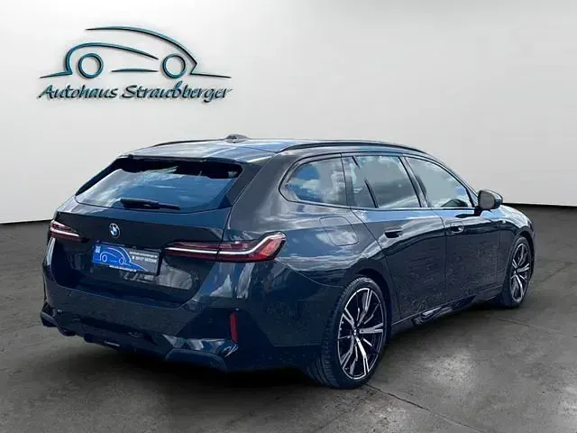Gebraucht BMW 540 M Sport 303 PS (222 kW) 2025 Grau Kombi