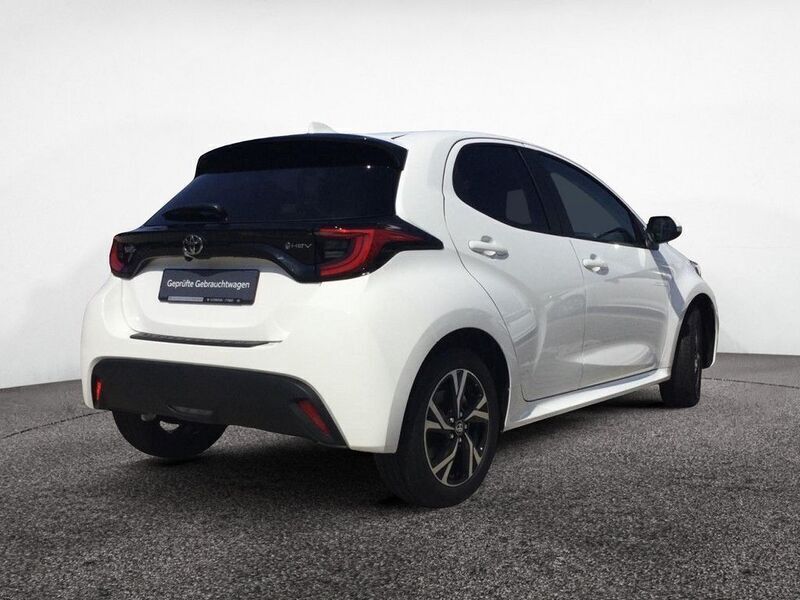 Neu Toyota Yaris Hybrid Team 116 PS (85 kW) 2025 Weiß Limousine