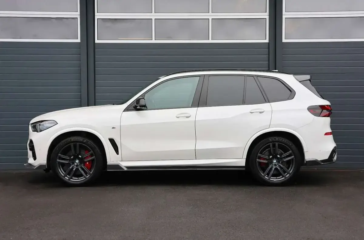 Gebraucht BMW X5 M 530 PS (389 kW) 2022 Mineralweiß metallic SUV