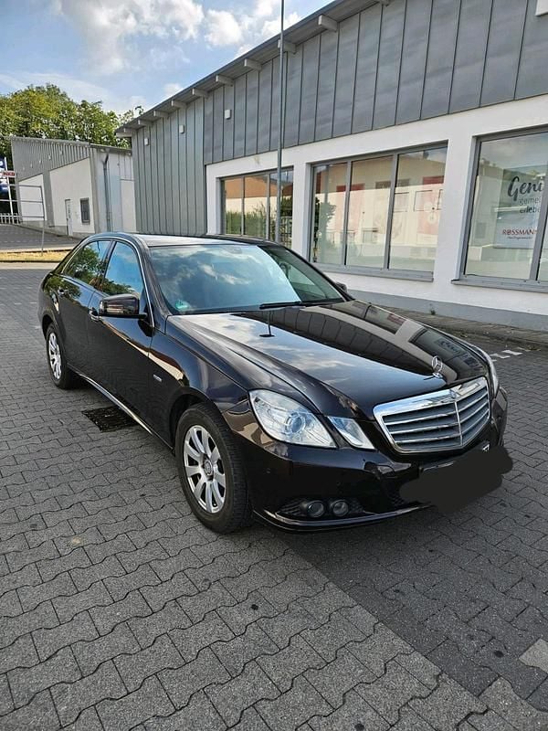 Gebraucht 2009 Mercedes E220 Limousine | 8.900 € (Guter Preis) - Bild 1/4