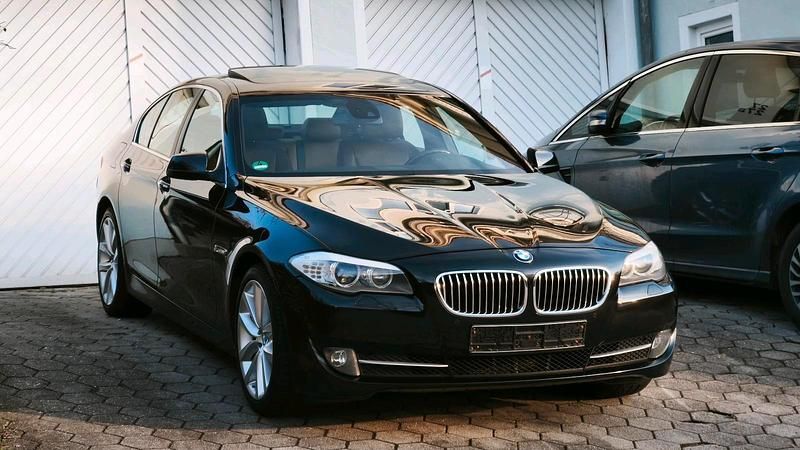 Gebraucht BMW 520 184 PS (135 kW) 2011 Blacksapphire Limousine