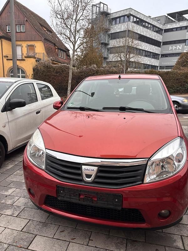 Rot Gebraucht 2008 Dacia Sandero Kleinwagen | 1.800 € (Fairer Preis) - Bild 1/4