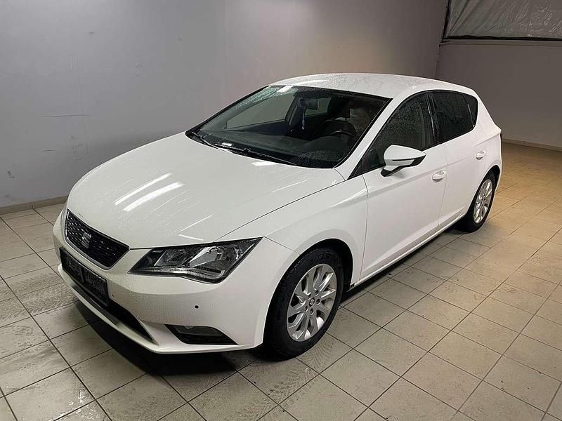 "candy" weiss Gebraucht 2013 Seat Leon Style Kleinwagen | 5.500 € (Fairer Preis) - Bild 1/4