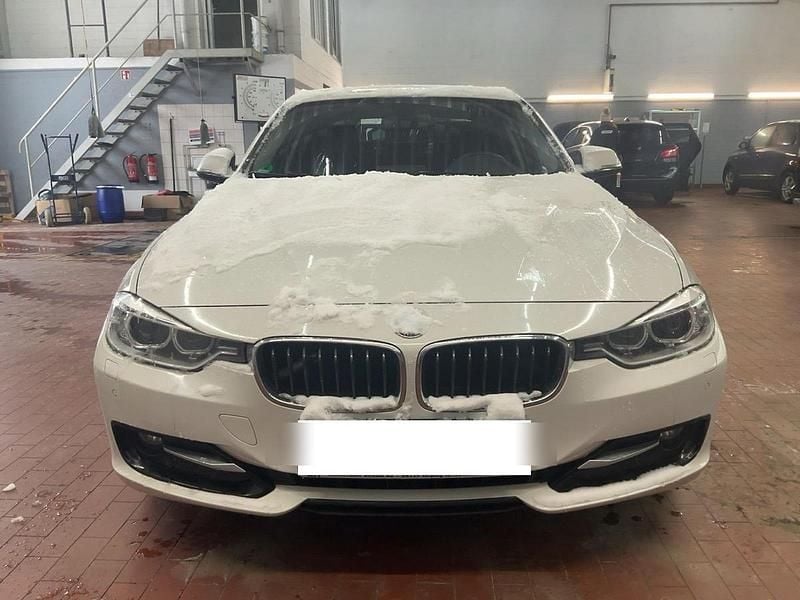 Gebraucht BMW 318 Comfort Edition 143 PS (105 kW) 2012 Weiß Limousine