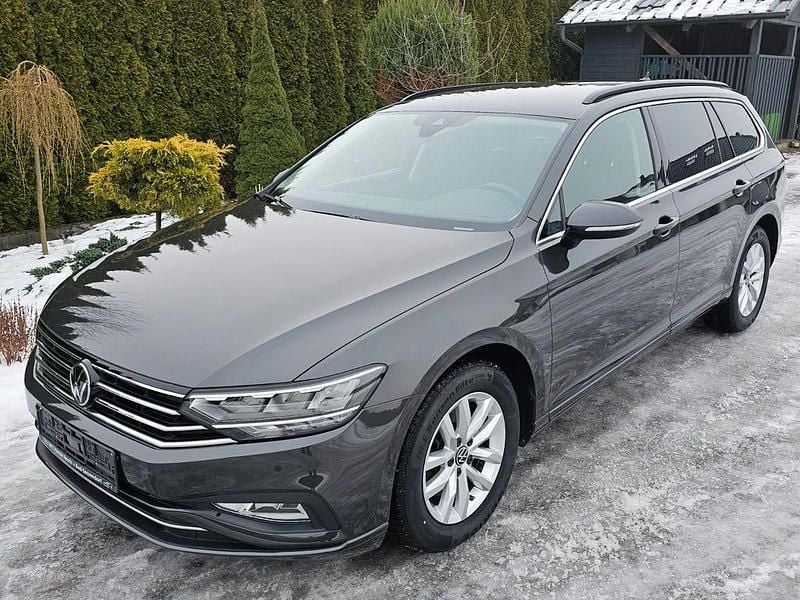 Grau Gebraucht 2023 VW Passat Business Kombi | 23.660 € (Guter Preis) - Bild 1/4