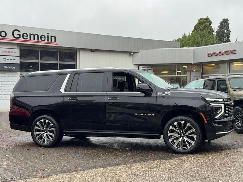 Neu Chevrolet Suburban 426 PS (313 kW) 2025 Schwarz SUV