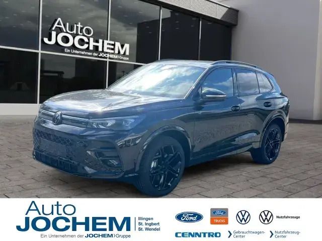 Deep black perleffekt (schwarz) Gebraucht 2025 VW Tiguan Pro SUV | 57.990 € (Etwas zu teuer) - Bild 1/4