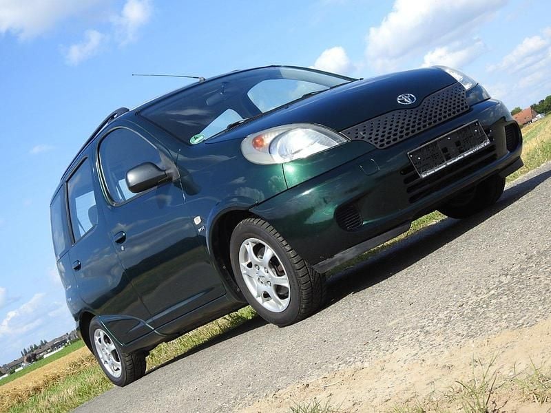 Grün Gebraucht 2003 Toyota Yaris Verso Van / Kleinbus | 5.999 € - Bild 1/4