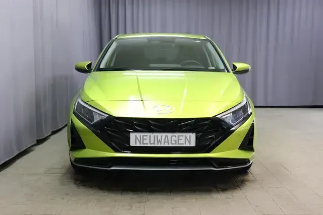 Gebraucht Hyundai i20 Trend 101 PS (74 kW) 2023 Lucid lime metallic Kleinwagen
