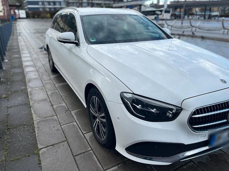 Gebraucht Mercedes E220 2023 Weiß Kombi