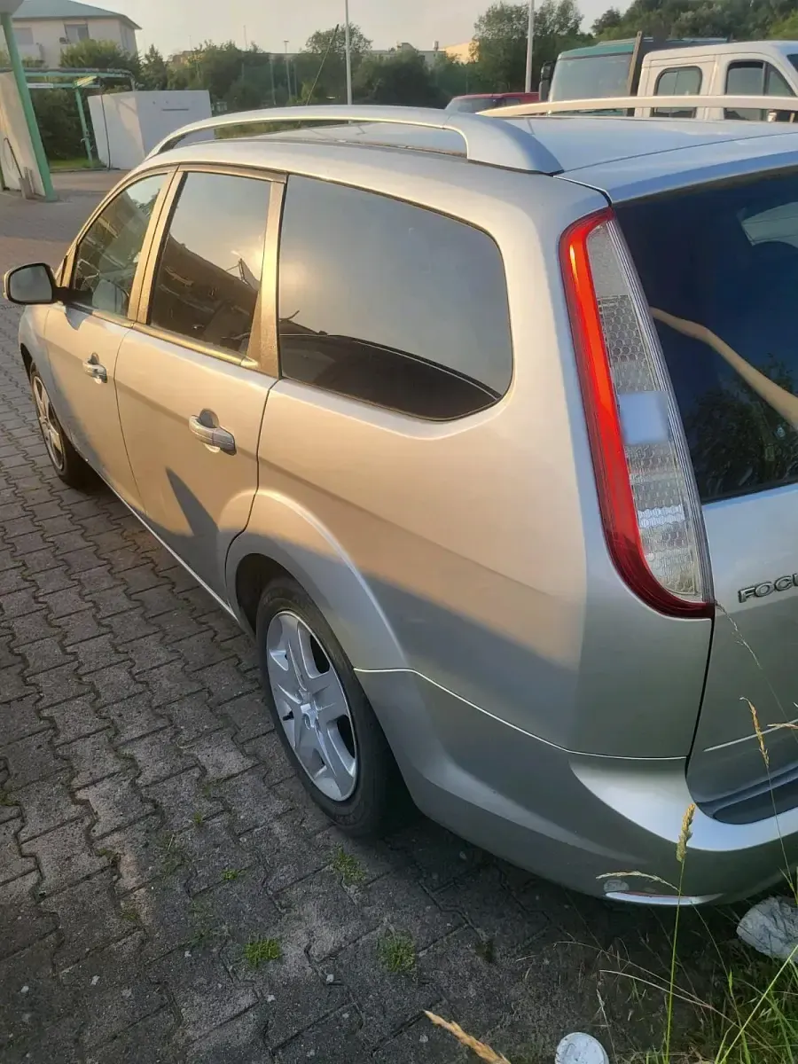 Gebraucht Ford Focus 101 PS (74 kW) 2009 Silber Kombi