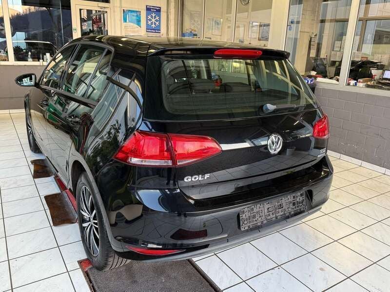 Schwarz Gebraucht 2015 VW Golf VII Trendline Kleinwagen | 9.500 € (Superpreis) - Bild 1/4