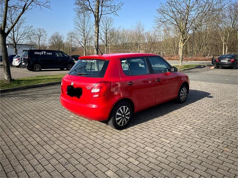 Gebraucht Skoda Fabia 60 PS (44 kW) 2010 Rot Kleinwagen