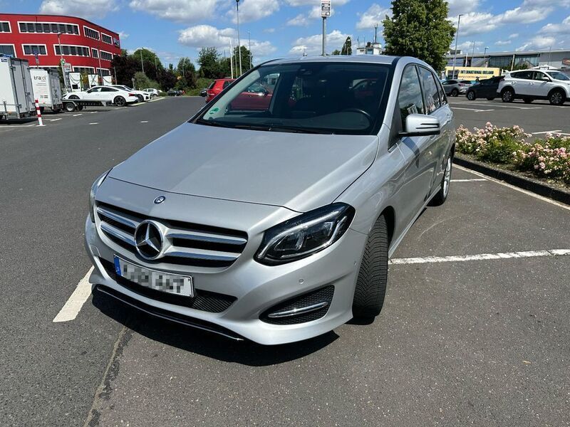 Silber Gebraucht 2015 Mercedes B250 Urban Van / Kleinbus | 13.800 € (Superpreis) - Bild 1/4