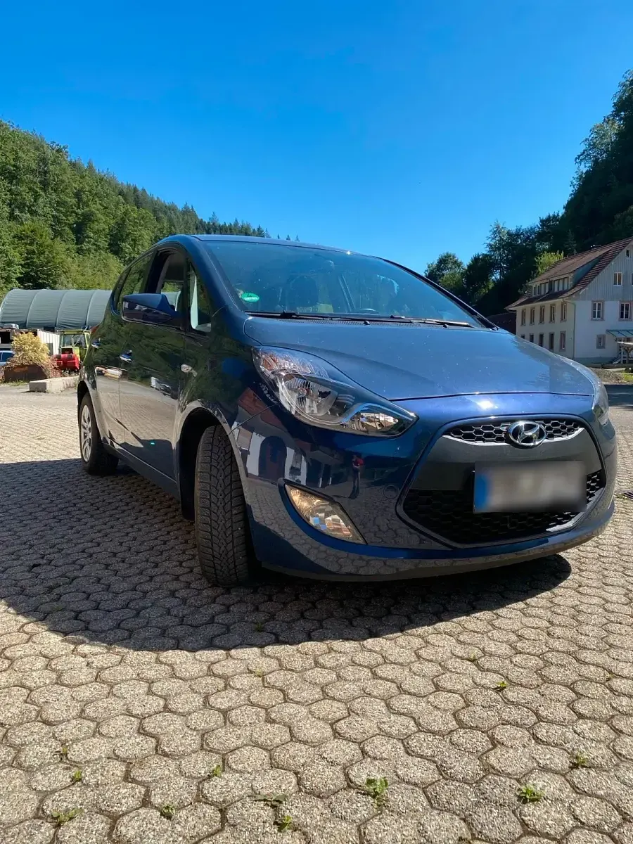 Gebraucht Hyundai ix20 90 PS (66 kW) 2017 Blau Kleinwagen