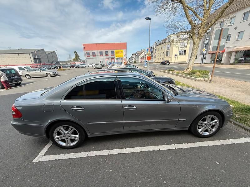 Gebraucht Mercedes E300 211 PS (155 kW) 2009 Grau Limousine