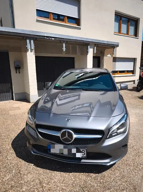 Gebraucht Mercedes CLA220 Shooting Brake 170 PS (125 kW) 2019 Silber Kombi