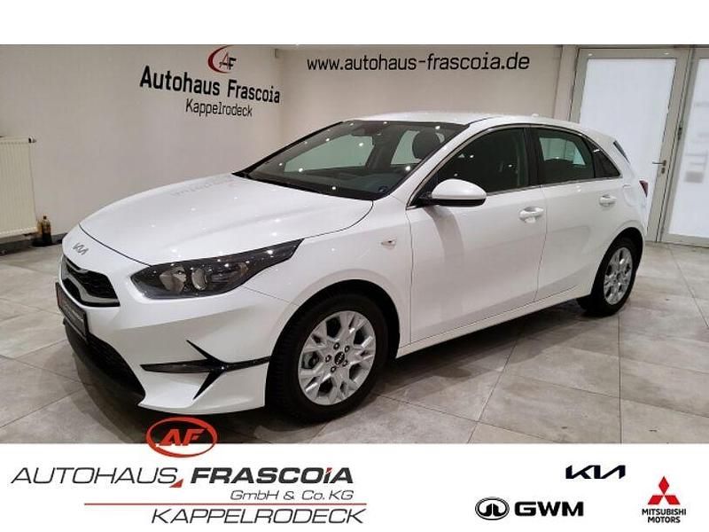 Używany Kia Ceed Vision 140 KM (102 kW) 2025 Biały Hatchback
