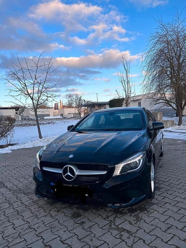 Schwarz Gebraucht 2015 Mercedes CLA200 AMG line Coupé | 16.990 € (Fairer Preis) - Bild 1/4