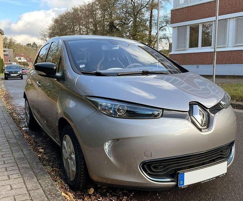 Grau Gebraucht 2013 Renault Zoe Zen Kleinwagen | 8.500 € - Bild 1/4
