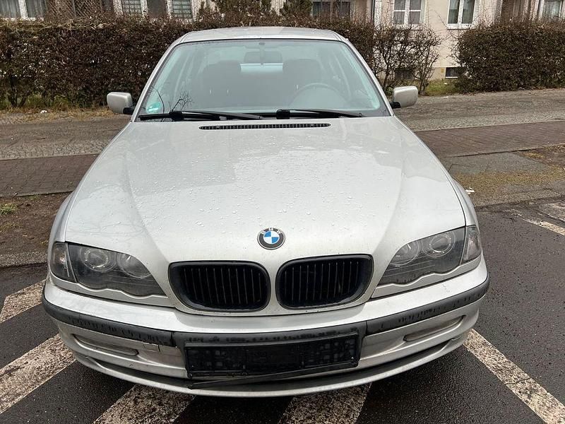 Gebraucht BMW 320 150 PS (110 kW) 1998 Silber Limousine