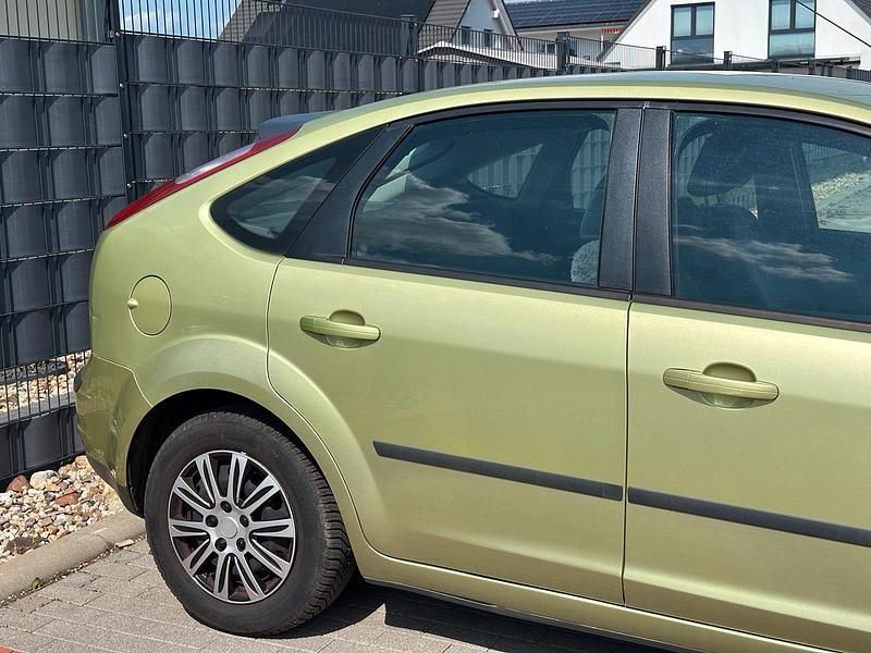 Second-hand Ford Focus 110 CP (80 kW) 2007 Verde Hatchback