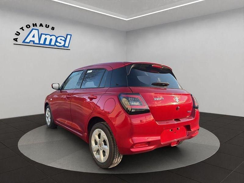 Neu Suzuki Swift Comfort 83 PS (61 kW) 2025 Rot Limousine